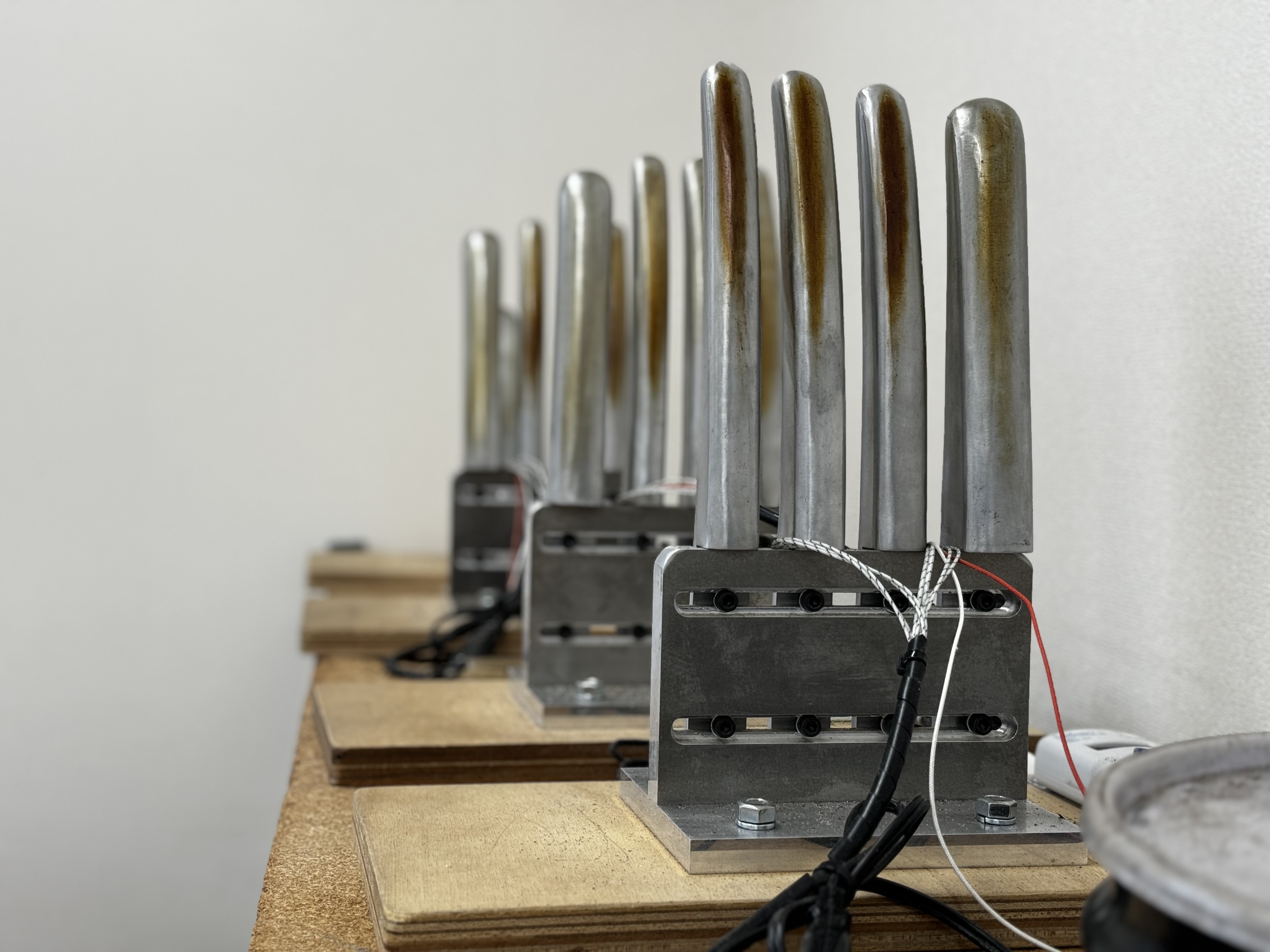 土手の縫製と型付け――1ミリが捕球音を決める