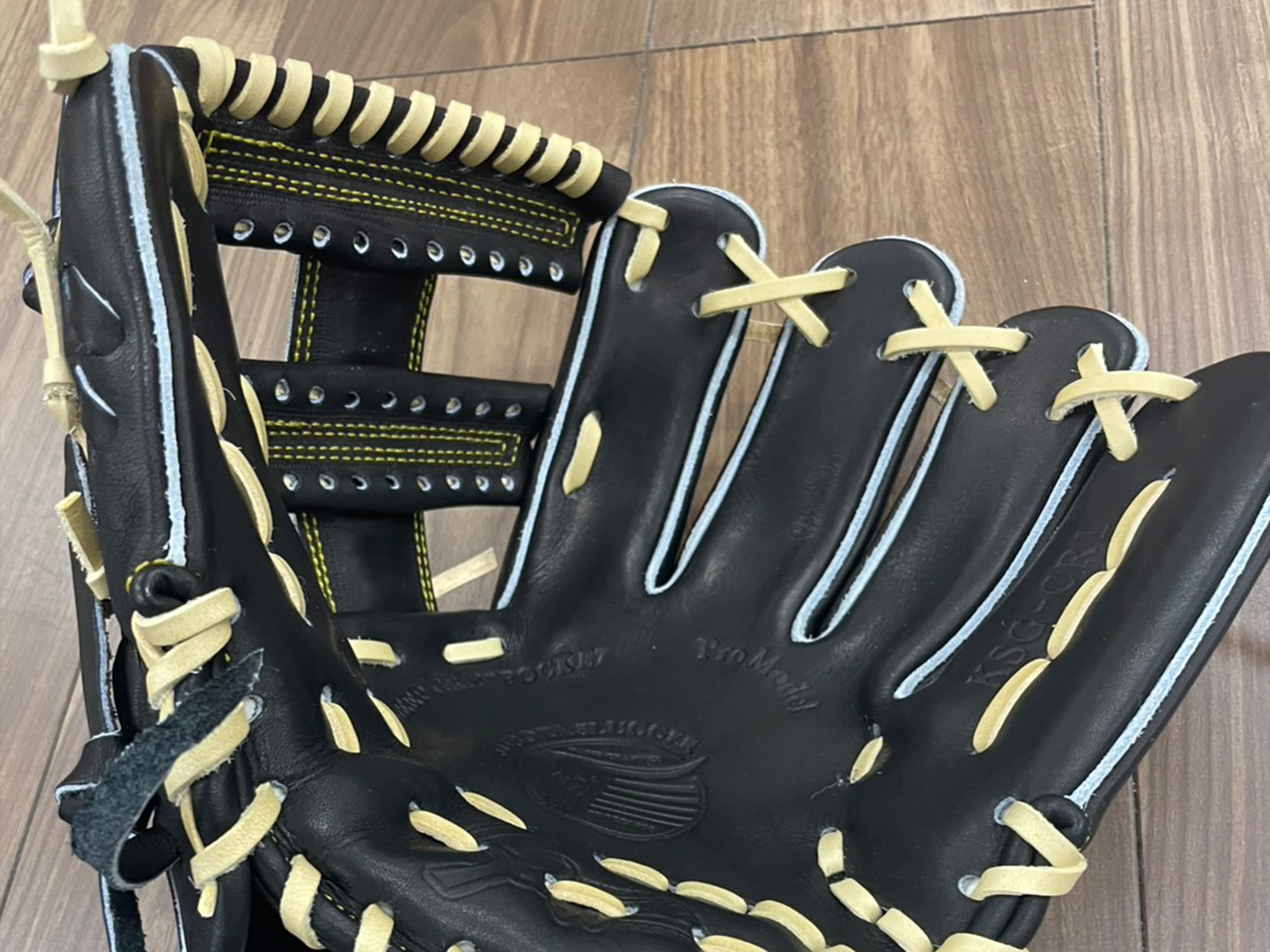 野球のグローブの買い替えと修理の目安について